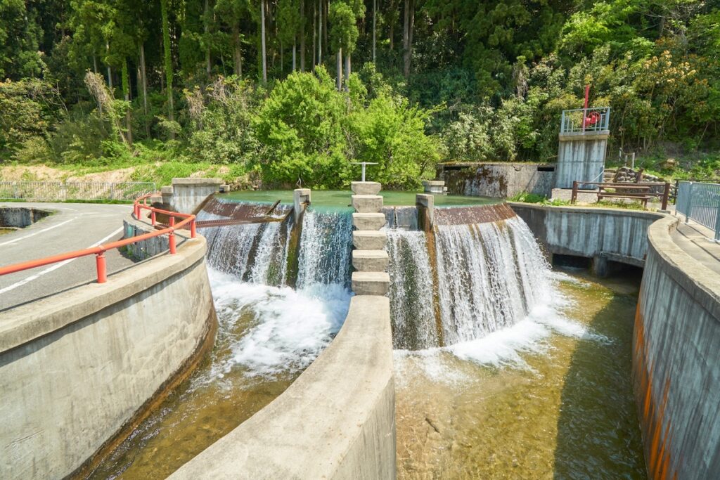東山円筒分水槽
