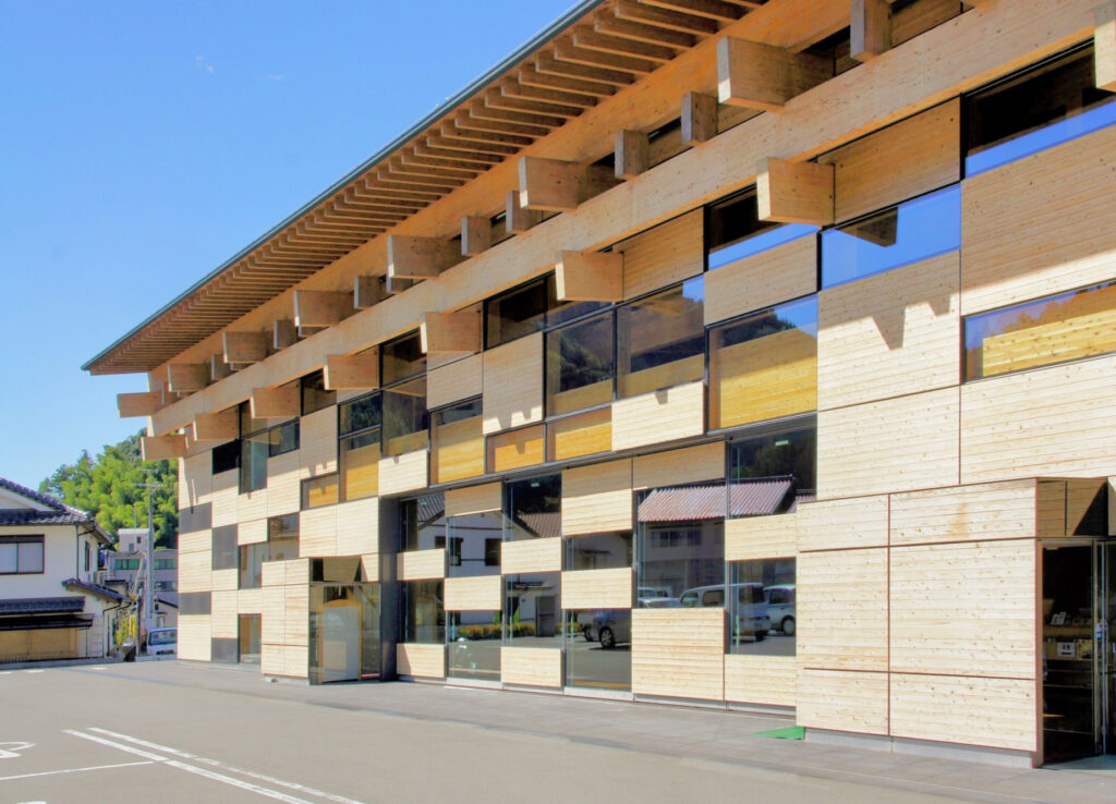 梼原町総合庁舎